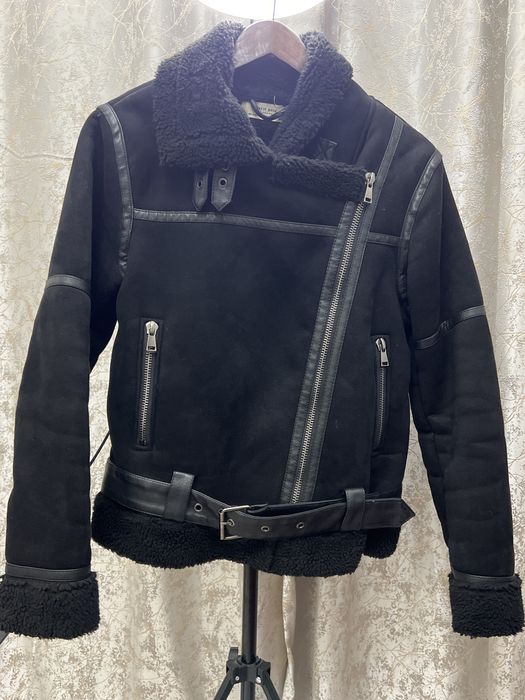 Продам верхние одежды