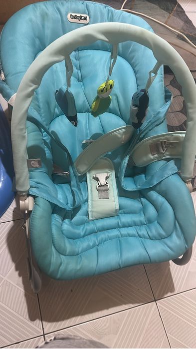 Отдам даром шезлонг и ходунки