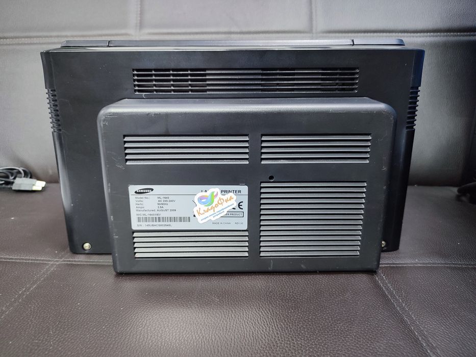 Лазерный принтер Samsung ml-1640 , нечипованный.
