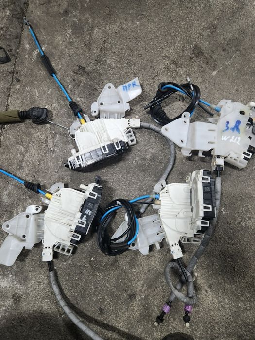 Брави за врати за Mercedes W212