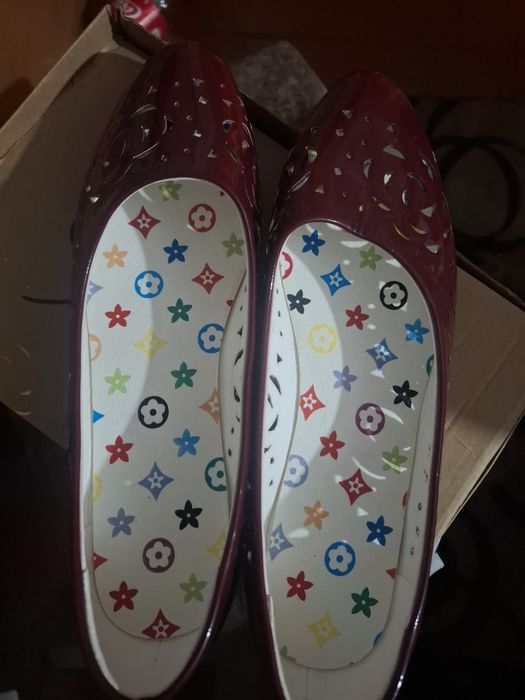 Продам женскую обувь