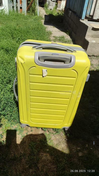 Продам чемодан в отличном состоянии