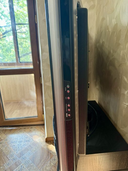 Телевизор с подставкой