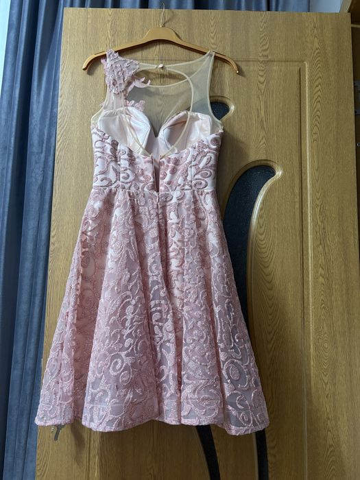 Rochie eleganta roz pudrat cu sclipici