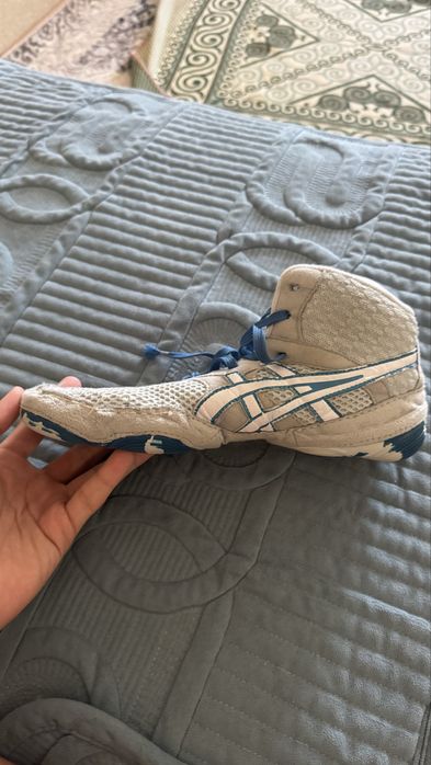 Продам борцовки ASICS