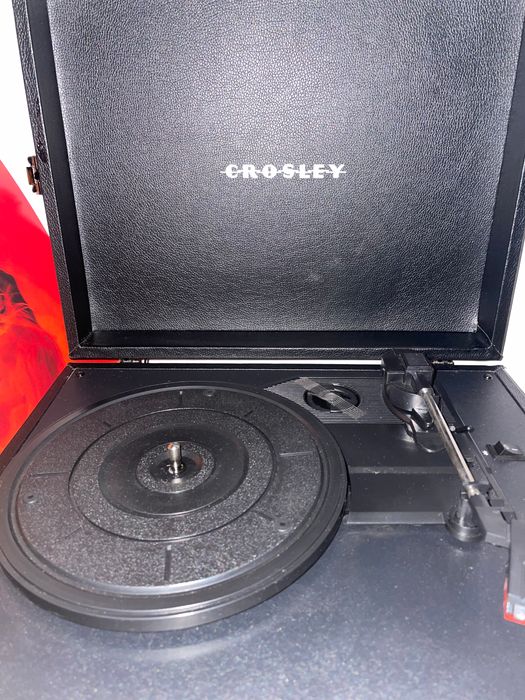 Pick-up Crosley Voyager CR8017A-BK, 3 viteze, Bluetooth, boxe integrate, negru