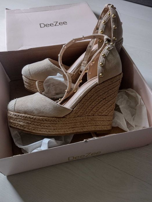 Нови дамски еспадрили DEE ZEE