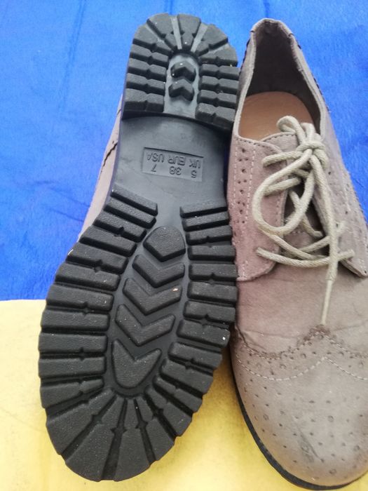 Pantofi noi marimea 38