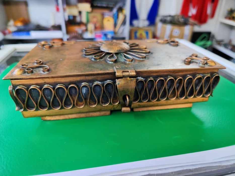 Кована медна кутия