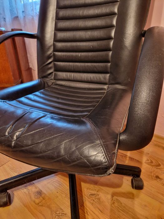 Офис стол естествена кожа