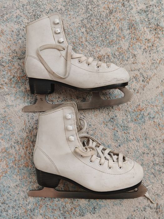 Продам коньки на девочку