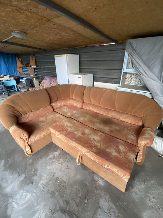 Отдам даром диван.