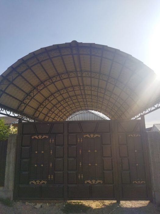 Навесы, односкатные, арочные, полуарочные.