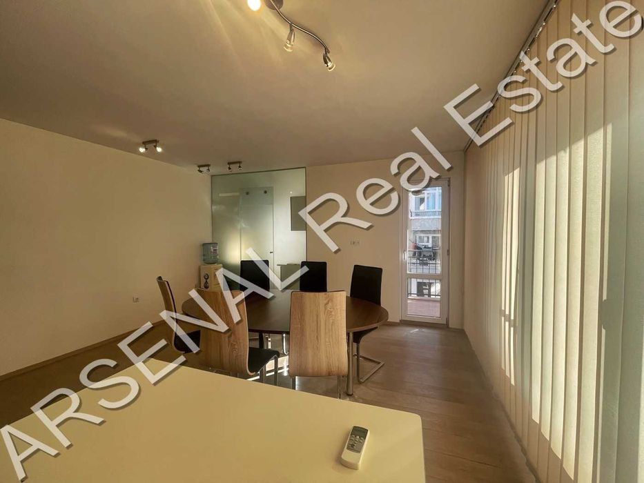 Тристаен апартамент под наем, Център