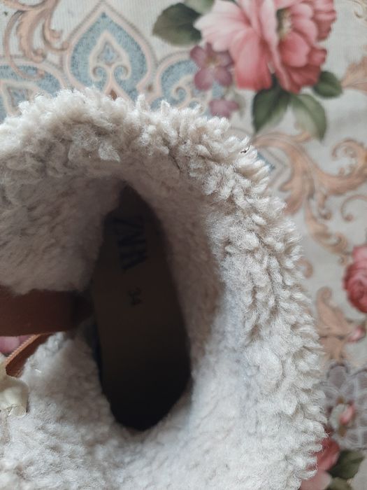 Детски велурени ботуши ZARA