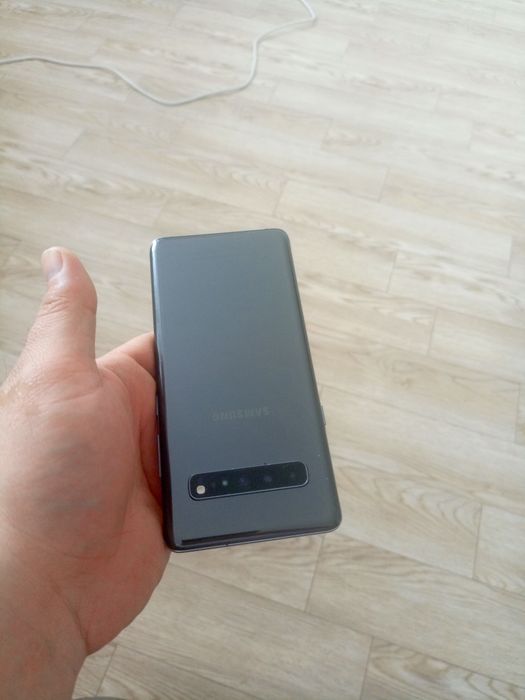 Продам Самсунг с10+