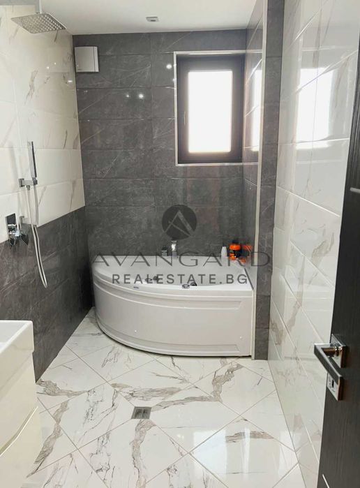 Продава се Четиристаен апартамент в Пловдив, Кючук Париж - 168 кв.м за 1786 €/кв.м - Снимка #8