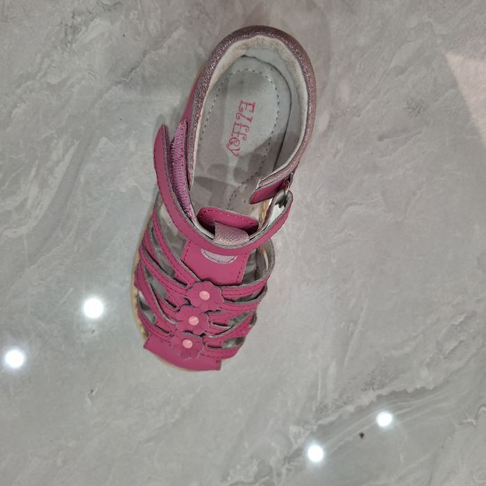 Продаются сандали для девочки