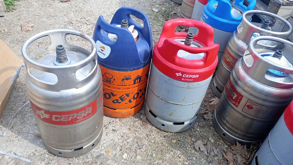 Продавам газови бутилки
