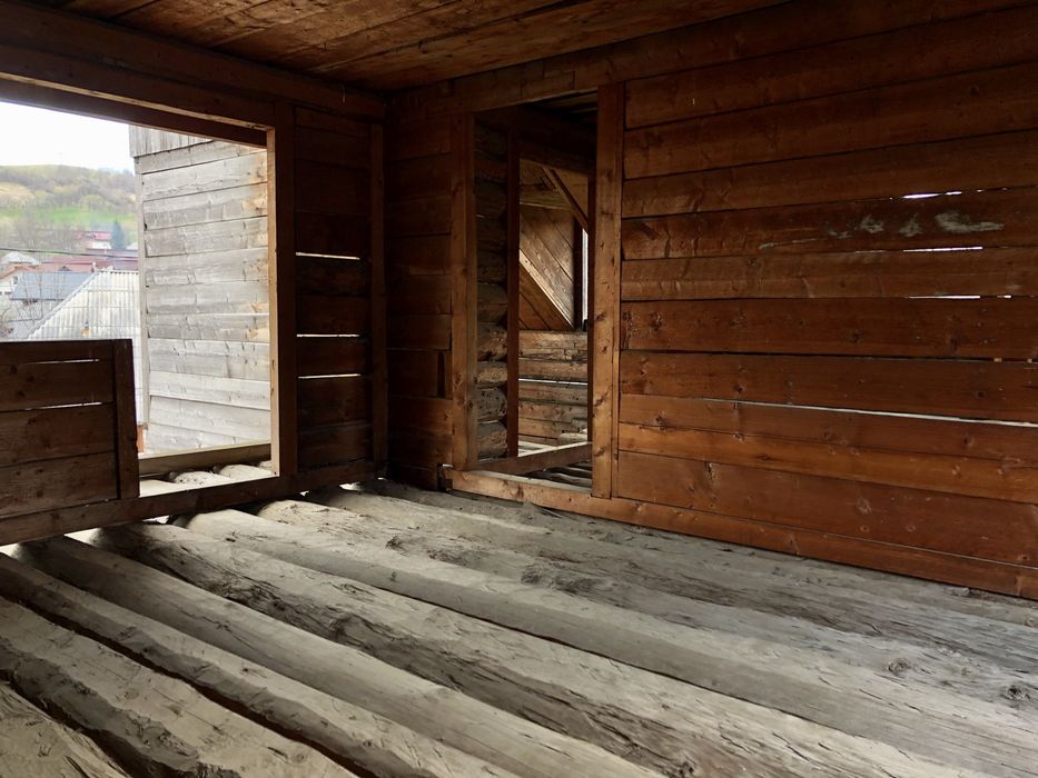 Casa la rosu P+1+M, 128mp, central, racordata la apa si canalizare