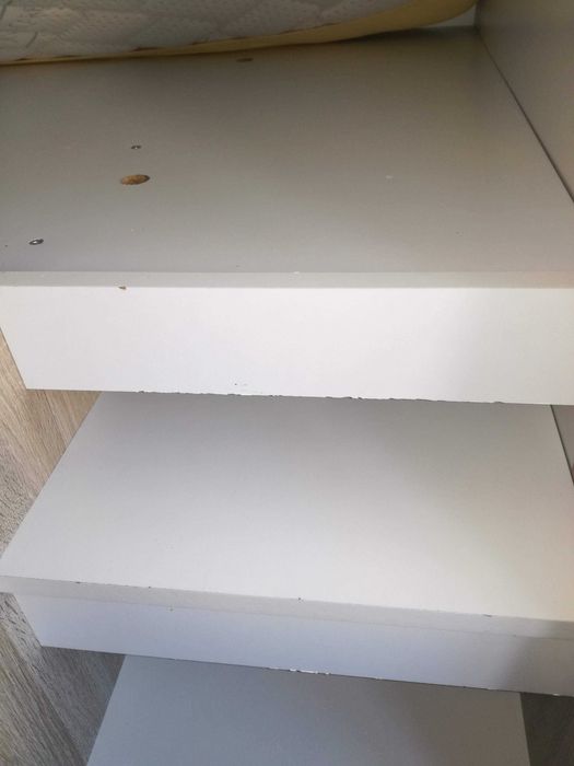 Двуетажно легло в бял цвят