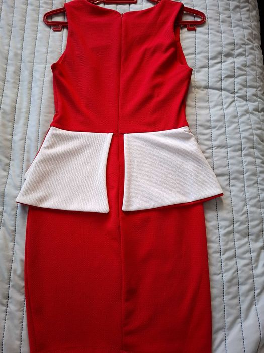 Нова! Червена рокля с пеплум