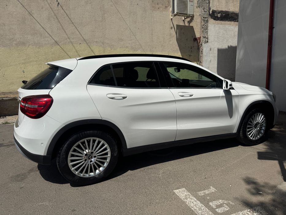 Mercedes GLA200d  4Matic
