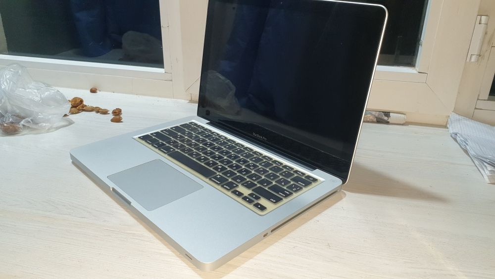 Macbook сотилади