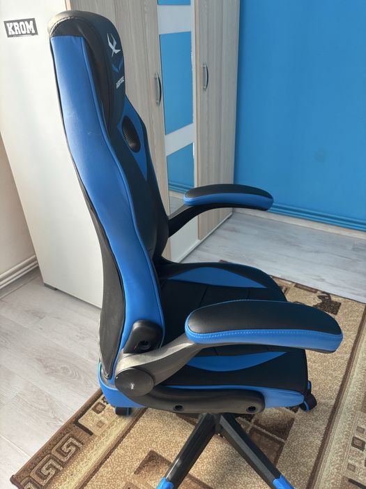 Vând scaun de gaming!