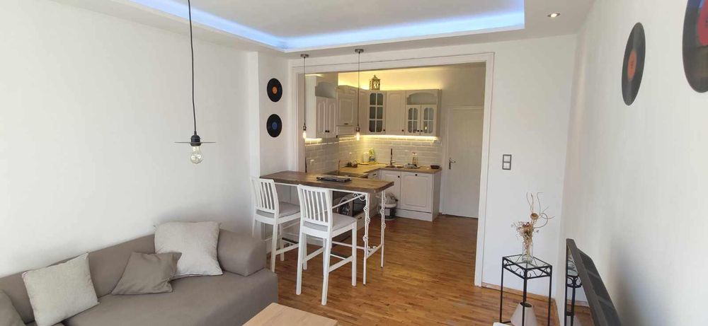 Дава се под наем Двустаен апартамент в София, Център - 50 кв.м за 750 € - Снимка #1