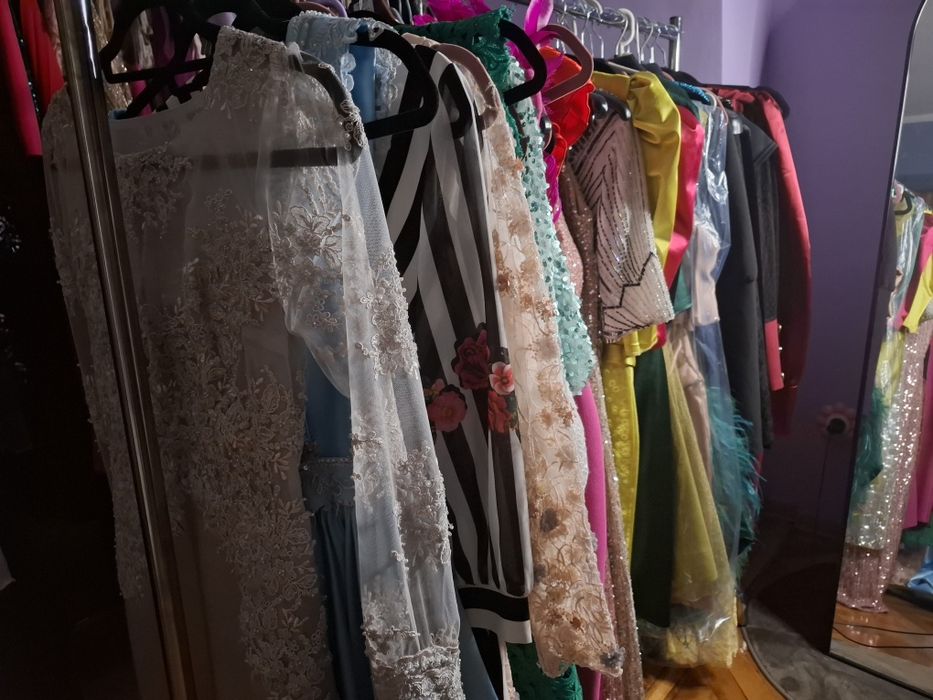 Vand lot de 75 de rochii