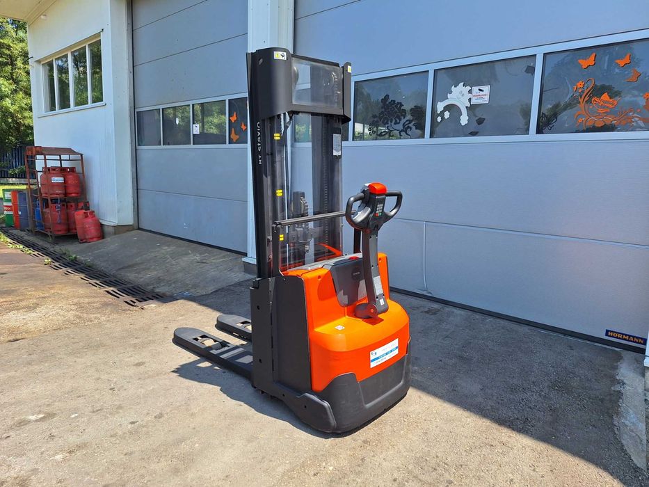 Електрически стакер Toyota SWE120L - 4150 mm