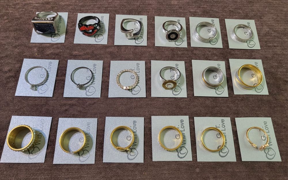 Различни дамски бижута