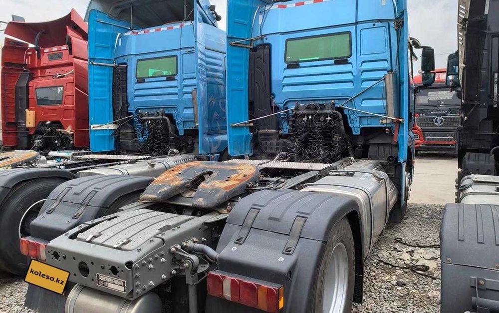 Тягач Howo 6X4 2021