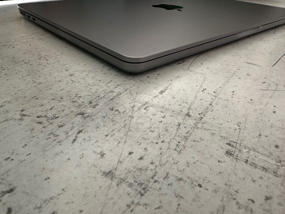 MacBook Air 13" M3 Chip 8-CPU, 10-GPU, 24GB RAM, 256GB SSD