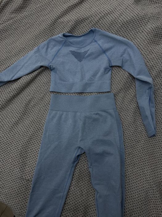 спортивный женский костюм