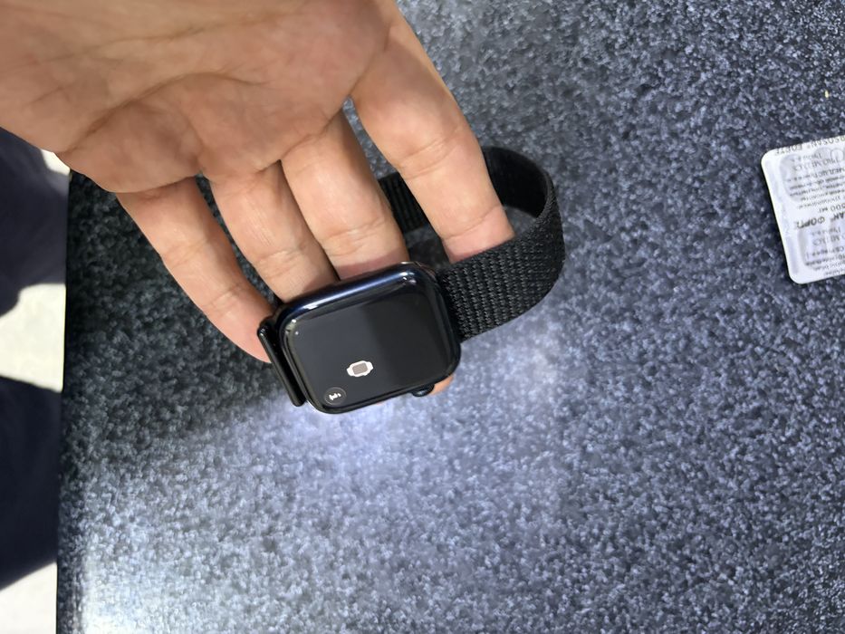 Apple watch 7.45 holati zor  ideal oqip tel qlila