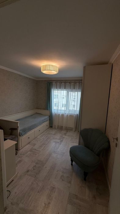 Vand apartament  3 camere decomandat utilat si mobilat