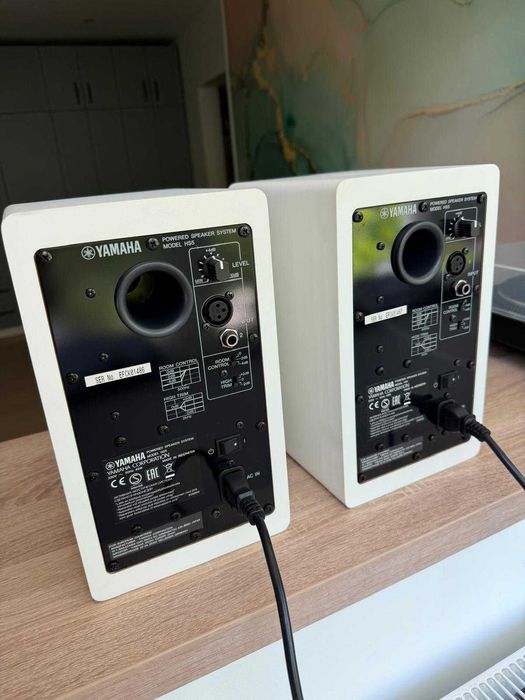 Pereche Monitoare de Studio Active Yamaha HS5 White – Impecabile
