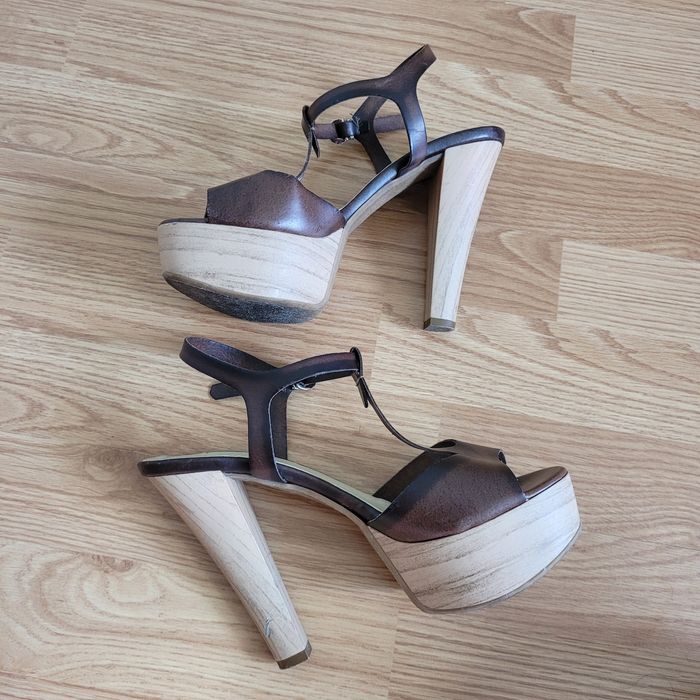 Sandale cu platforma