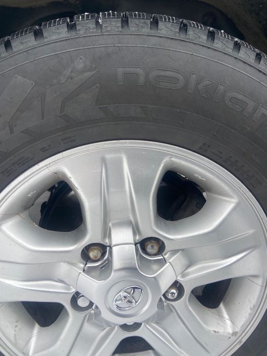 Зимняя шипованная резина 265x65x17 на дисках.