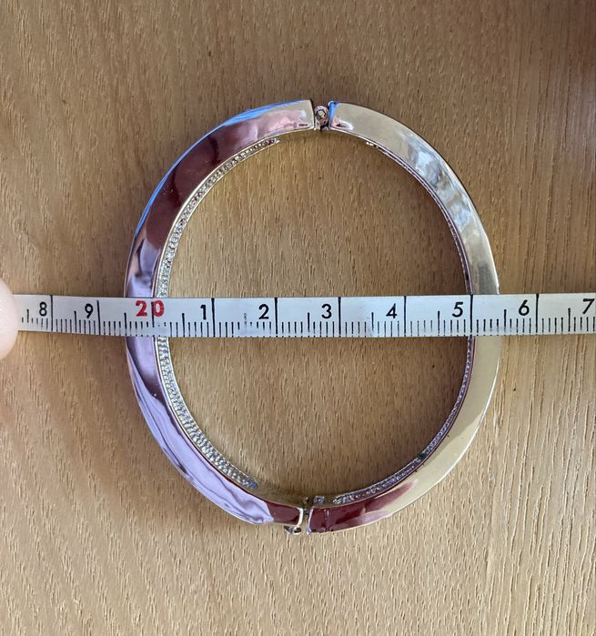 Гривна Attwood & Sawyer