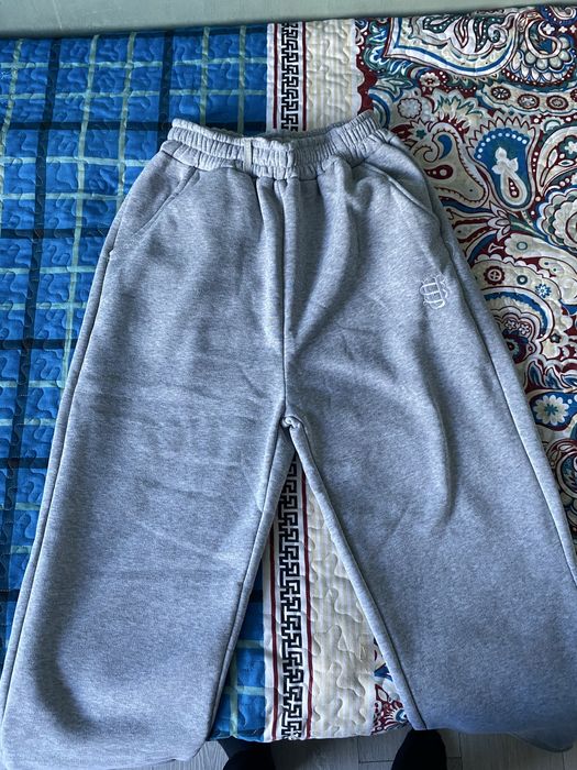 Серые штаны брендовые