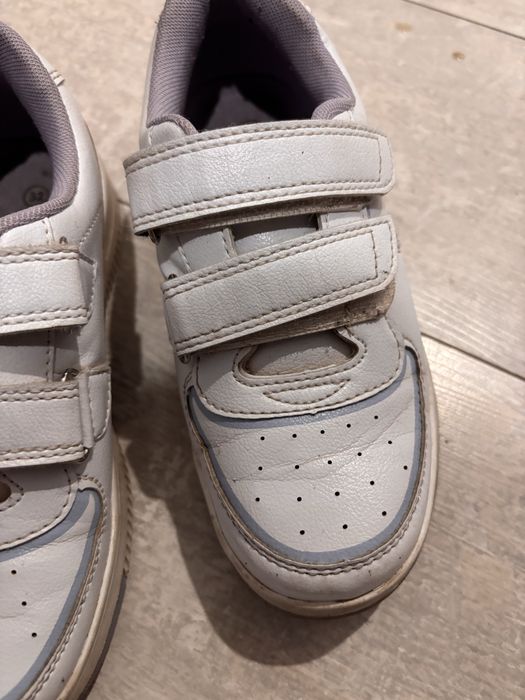 Крассовки для девочку