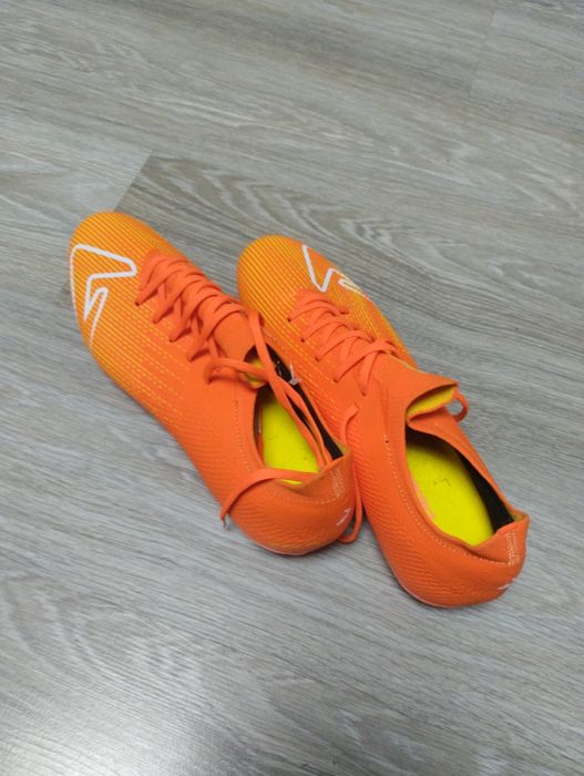 Продам новые бутсы Demix