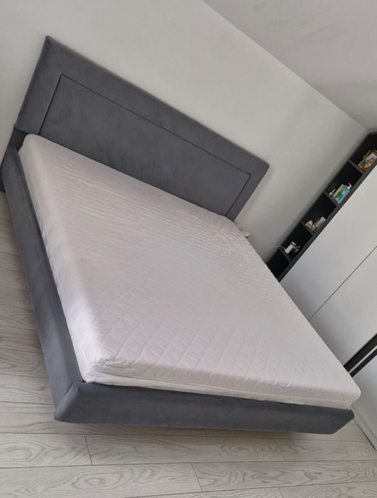 Pat tapitat 180 x 200 , saltea inclusa