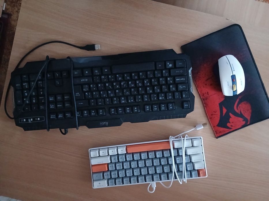 Продаю компьютерный стол