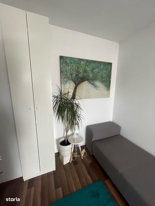 Casă modernă tip triplex, unitate de capăt
