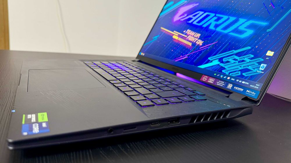 Laptop gaming GIGABYTE AORUS 16X ASG 2024, i9-14900HX, RTX 4070, DDR5 32GB