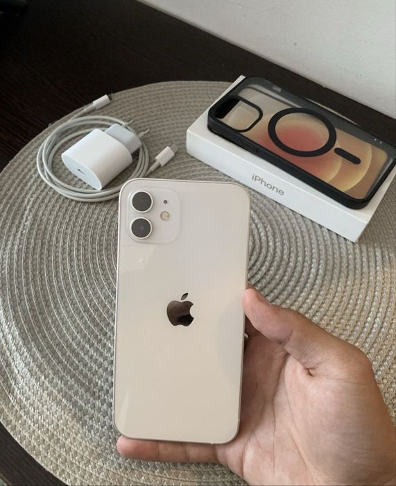 Vand iphone 12 alb impecabil